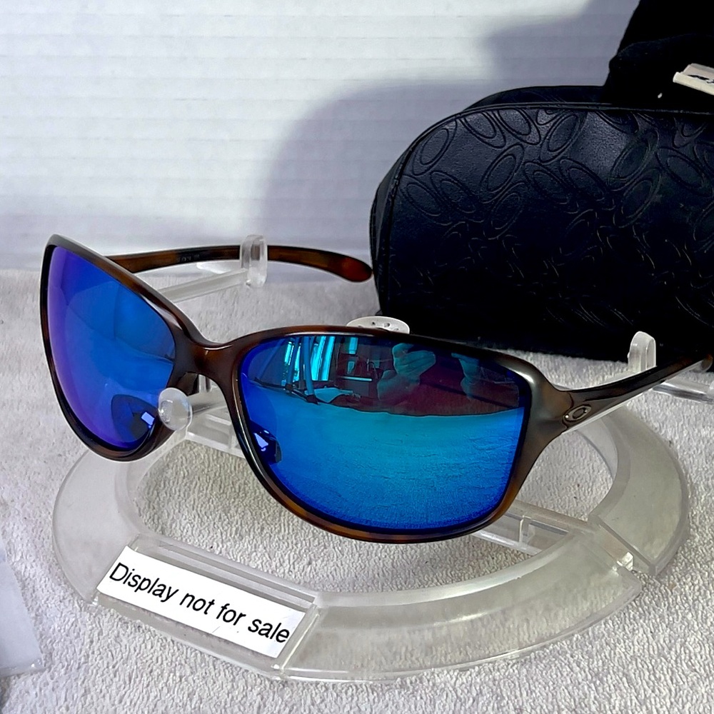 Oakley Cohort tortoise Sunglasses with brand new aftermarket polarized lenses.